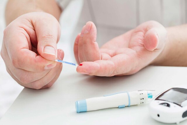 آموزش؛ حلقه مفقوده کنترل دیابت / نوار تست قند خون بیمه شود