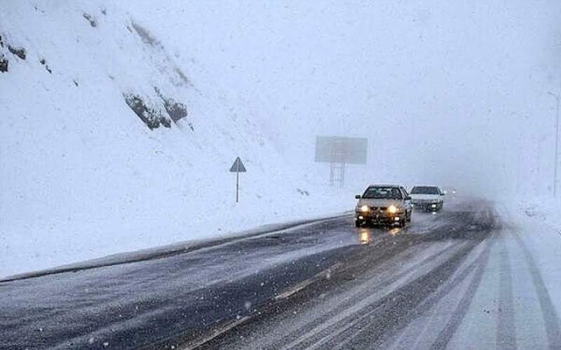 جاده های ۲۸ استان برفی و بارانی است